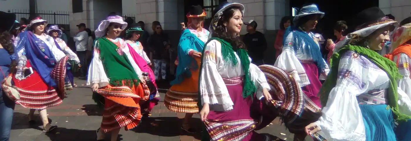 Folklore Tanzgruppe in Quito