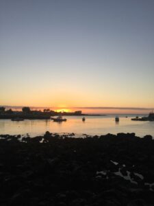 Sonnenuntergang von der Anlegestelle von Puerto Baquerizo Moreno aus gesehen