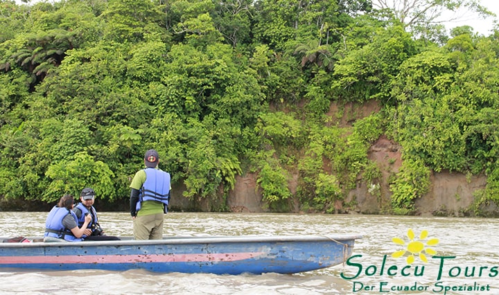 Boot im Amazonasgebiet in Ecuador