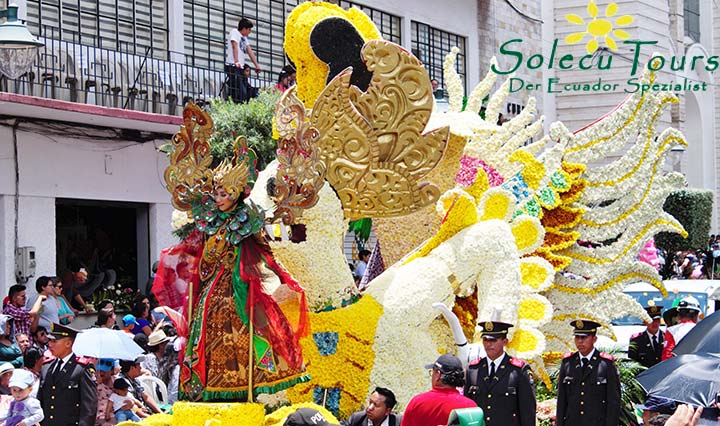 Aufwändig gestalteter Umzugswagen an Karneval in Südamerika