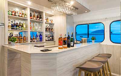 Bar auf der Erste Klasse Galapagos Yacht Solaris