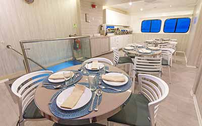 Speisesaal auf der Erste Klasse Galapagos Yacht Solaris