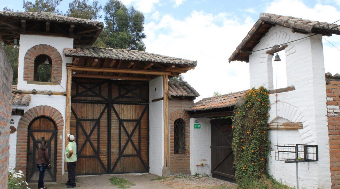 Eingangsportal der Hacienda Jimenita