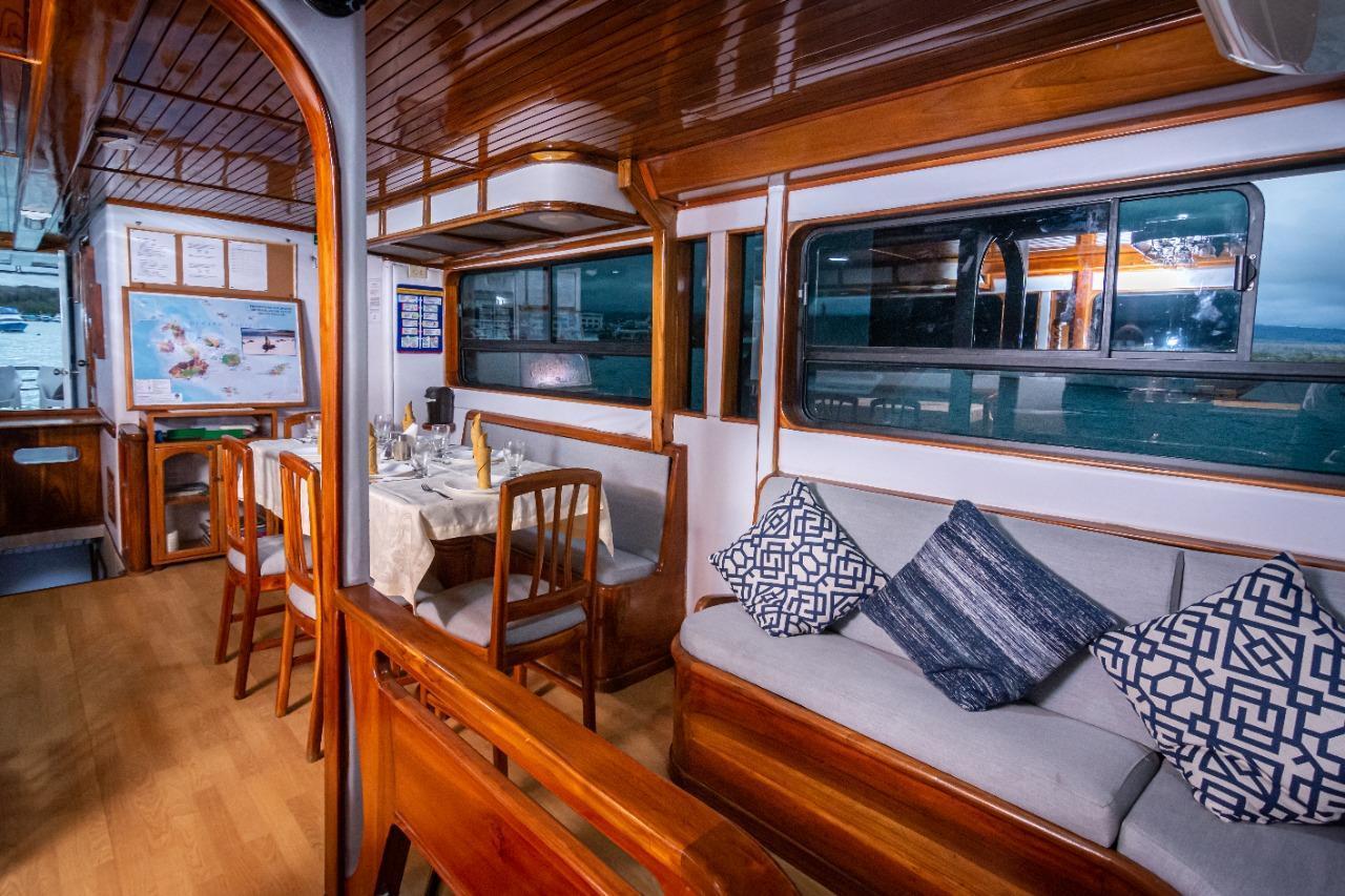 Lounge yacht aida maria galapagos