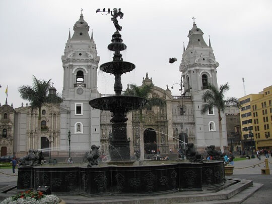 Brunnen in der Altstadt von Lima
