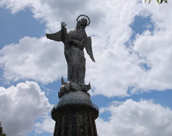Statue der Jungfrau auf Panecillo Hügel in Quito