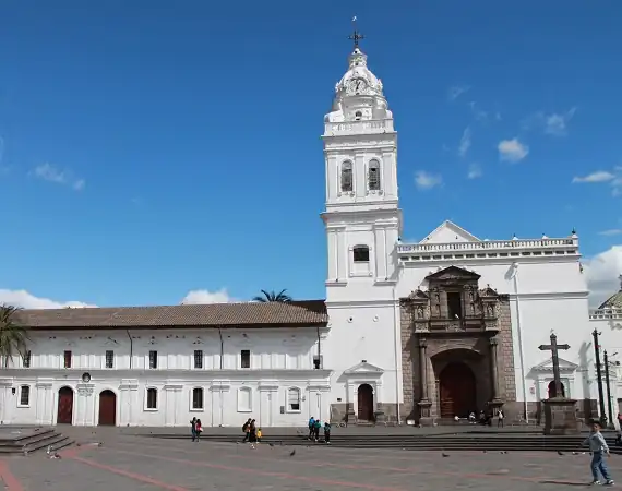 Platz und Kirche Santo Domingo