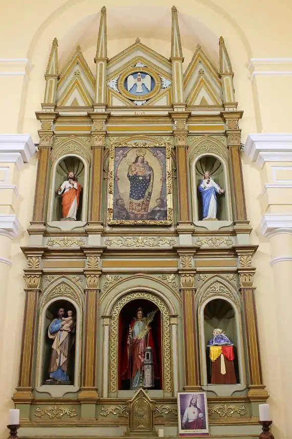 Großer Altar der Kirche Santa Barbara