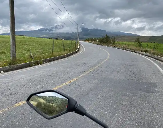 Straße in der Sierra von Ecuador