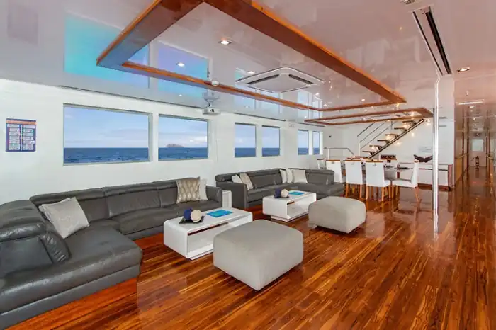 Lounge der Yacht Infinity