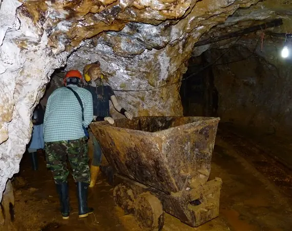 Eingang zum Stollen in der Goldmine von Zaruma