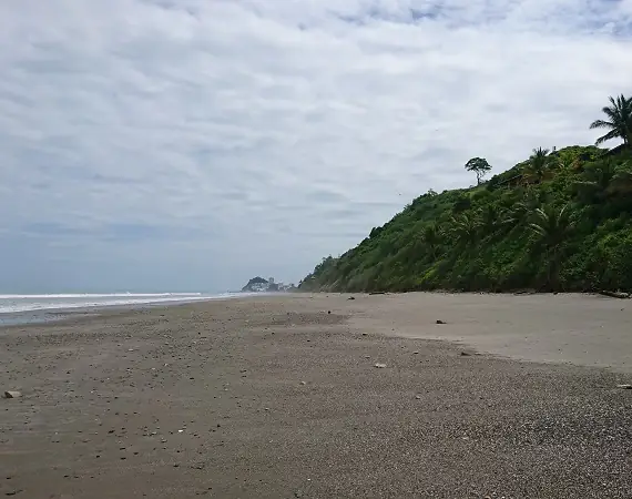 Strandabschnitt zwischen Tonchigue und Same