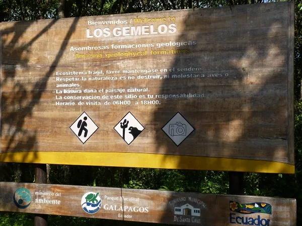 Schild zu den Zwillimgskratern "Los Gemelos"