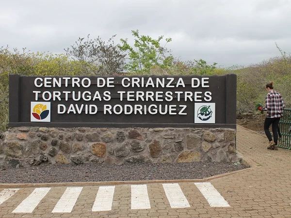 Eingangsschild zum Brutzentrum in der Galapaguera