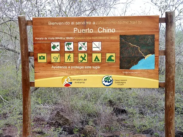 Schild zum Strand von Puerto Chino