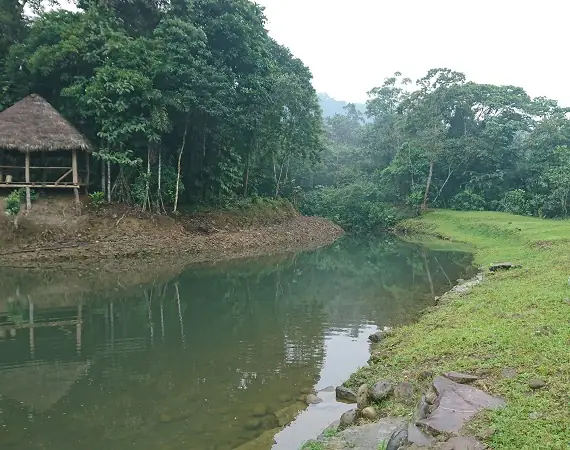 kleiner künstlicher See im Gemeinde Toursismus Projekt Alukus Wasi