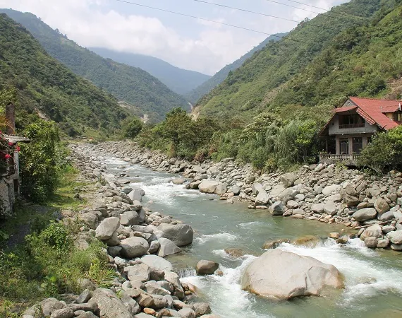 Fluss Upano naher der Hosteria Arrayan y Piedra