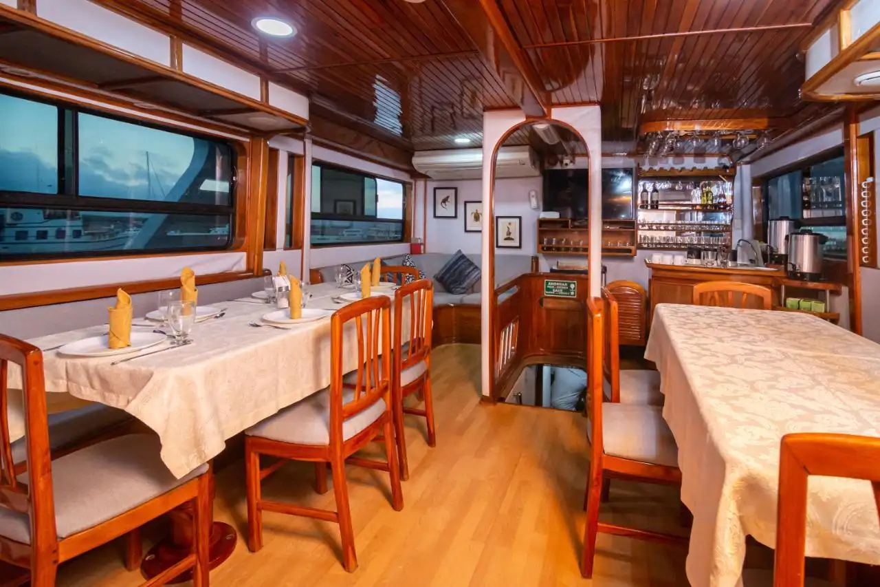 Essbereich Yacht Aida Maria