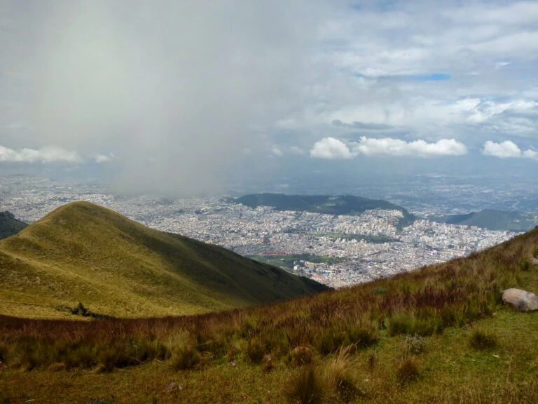 Ausblick vom Pichincha-Vulkan, Quito, Ecuador Ausblick über Quito von Cruz Loma aus