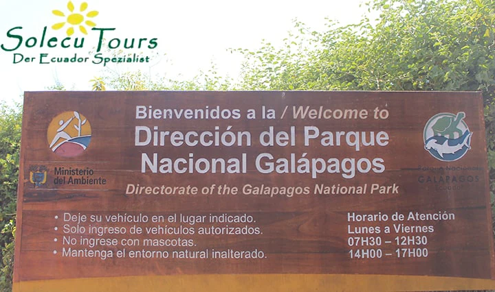 Hinweisschild für den Eingang zur Charles Darwin Station