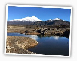 Vulkanlandschaft mit See in Südchile