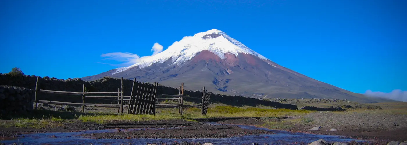 Cotopaxi Vulkan 5897m Ecuador Anden mit Schnee