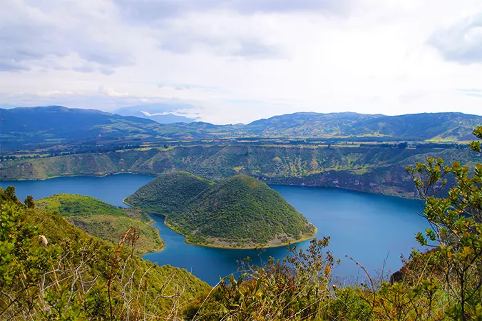 Kratersee Cuicocha nördlich von Otavalo