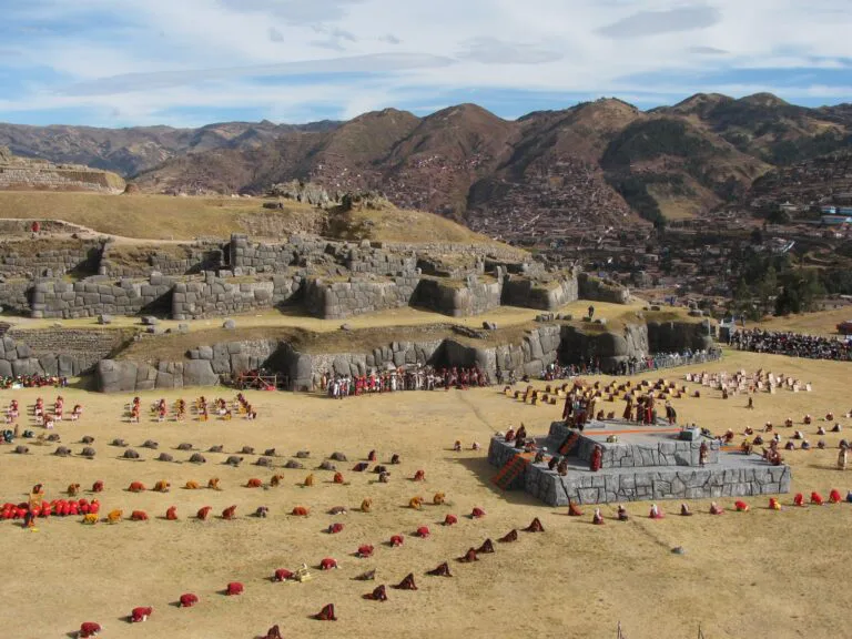 Das Inti Raymi Fest in Cusco - Ruinen von Sacsayhuaman Das Inti Raymi Fest in Cusco - Ruinen von Sacsayhuaman