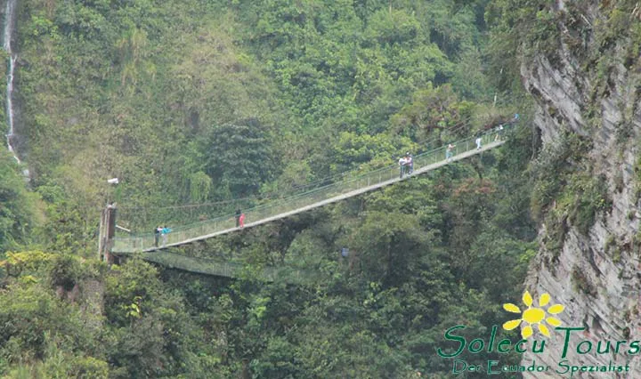 Hängebrücke auf dem Weg zum Pailon del Diablo