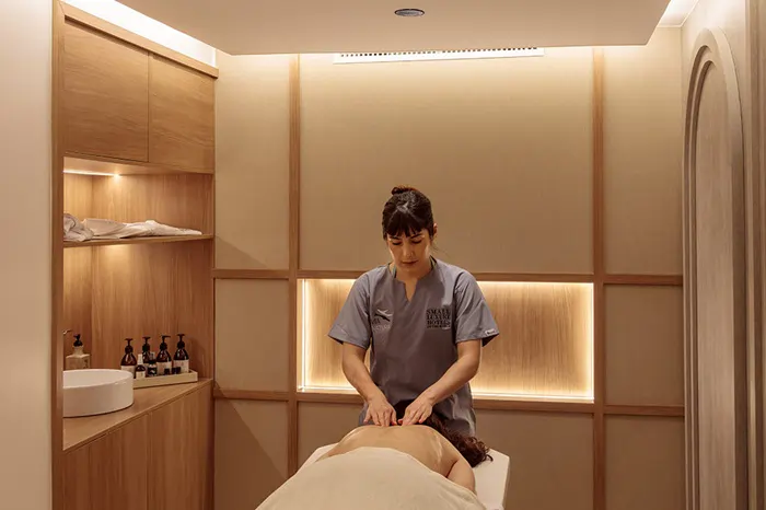 Massage auf dem Katamaran Hermes