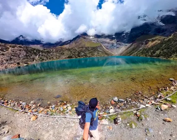 Türkisfarbene Laguna Humantay bei Cusco, Peru – Bergsee im Salkantay-Gebiet mit hohen Andengipfeln