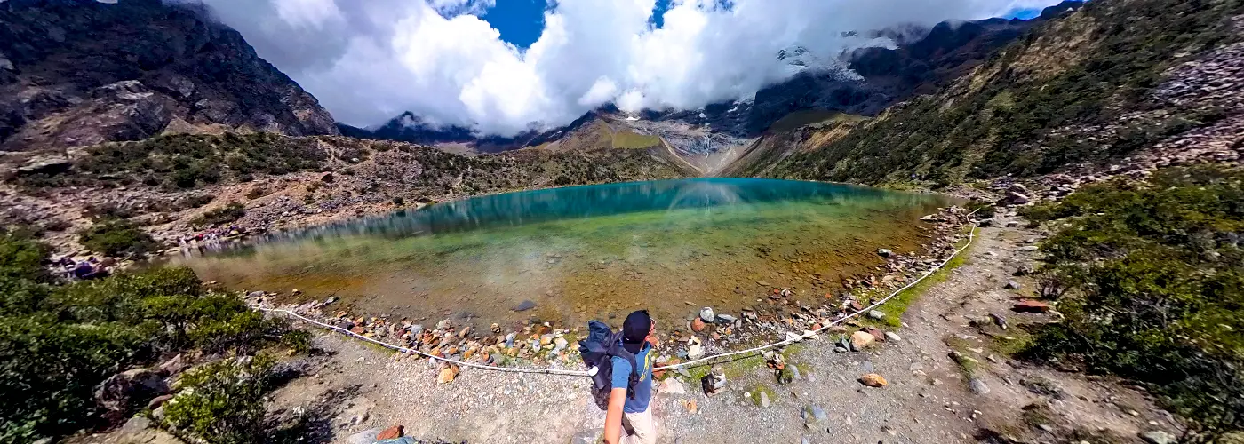 Türkisfarbene Laguna Humantay bei Cusco, Peru – Bergsee im Salkantay-Gebiet mit hohen Andengipfeln