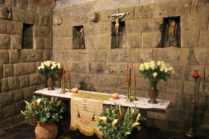 Kapelle mit Inkamauern - Hacienda San Agustin de Callo