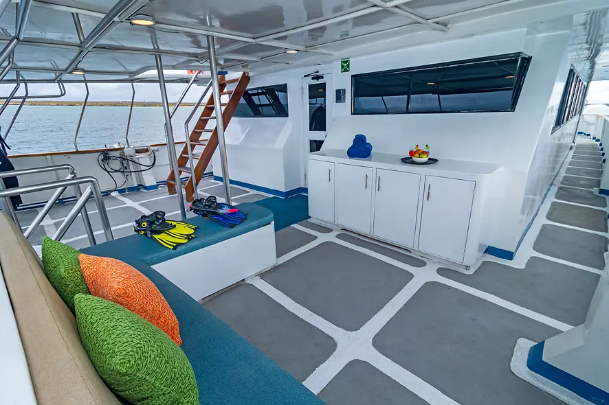 überdachtes Sonnendeck der Yacht Letty