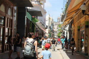 Zu Fuß unterwegs in Havanna