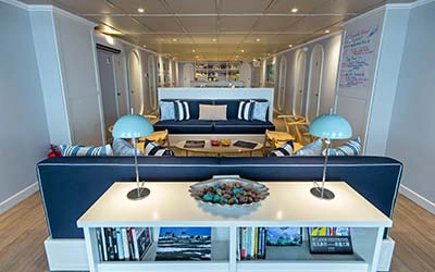 Gemeinschaftsbereich auf dem Galapagos Katamaran Archipel I