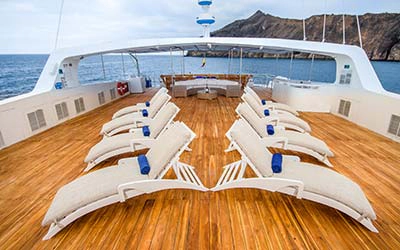 Sonnendeck auf dem Galapagos Katamaran Archipel I
