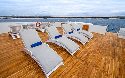 Sonnendeck auf dem Galapagos Katamaran Archipel I