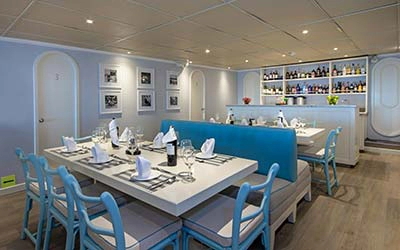 Speisesaal auf dem Galapagos Katamaran Archipel I