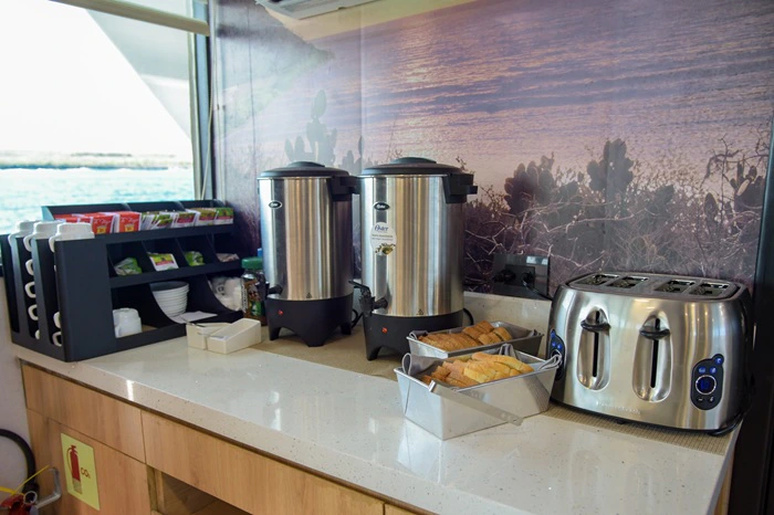 Frühstücksbuffet auf der Galapagos Motoryacht Bonita