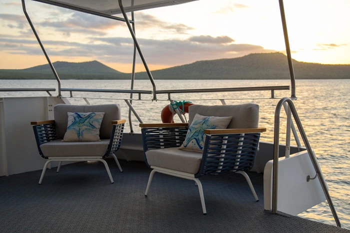 sonnengeschützter Sitzbereich auf dem Sonnendeck