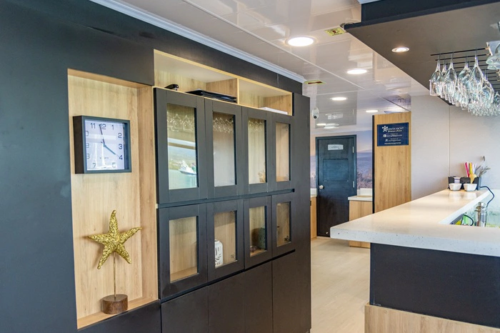 Bar der Galapagos Motoryacht Bonita