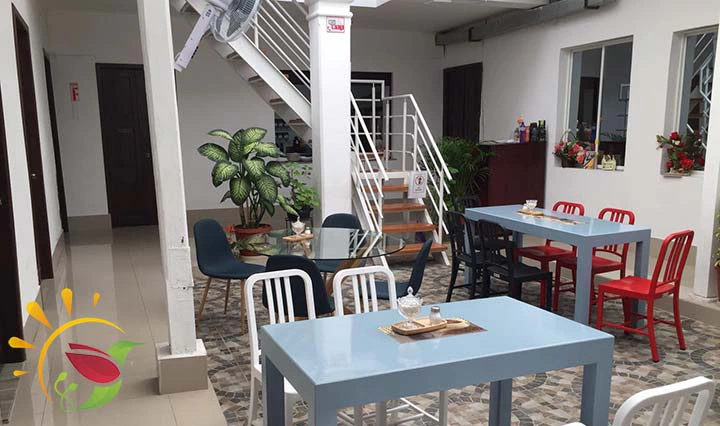 Innenhof des Cafés Kris Ken Dan in Ibarra