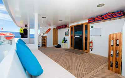 Al Fresco Bereich auf dem Erste Klasse Galapagos Katamaran Cormorant