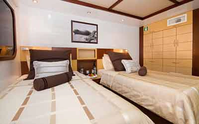 Zweibettkabine auf dem Erste Klasse Galapagos Katamaran Cormorant