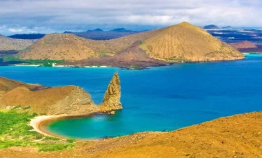 pinnacle-rock-bartolome-galapagos.webp pinnacle-rock-bartolome-galapagos.webp