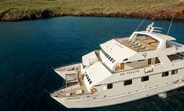yacht-seaman-journey-ausenansicht.webp yacht-seaman-journey-ausenansicht.webp
