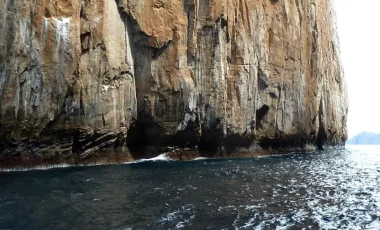 kicker-rock-felsen-galapagos.webp kicker-rock-felsen-galapagos.webp