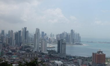 Wolkenkratzer-Panama-City.JPG