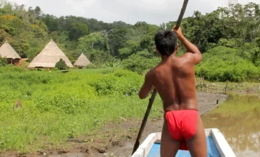 embera-junge-boot-panama.webp